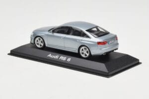 Audi RS6 C6 Monza Silver Minichamps 1:43 5010810113 Metalli — kuva 3 / 4