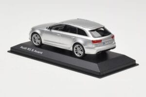 Audi RS6 C7 Avant Prisma Silver Minichamps 1:43 5011216213 Metalli — kuva 3 / 4