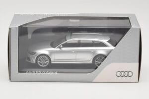 Audi RS6 C7 Avant Prisma Silver Minichamps 1:43 5011216213 Metalli — kuva 4 / 4