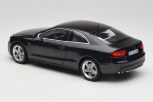 Audi S5 B8 Coupe Musta Norev 1:18 188360 Metalli — kuva 7 / 8