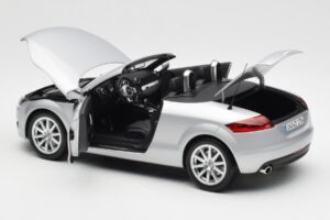 Audi TT 8J Roadster Vaalean Hopea Minichamps 1:18 5010500515 Metalli — kuva 5 / 8