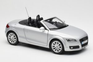 Audi TT 8J Roadster Vaalean Hopea Minichamps 1:18 5010500515 Metalli — kuva 6 / 8