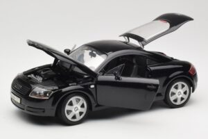 Audi TT 8N Musta Revell 1:18 08953 Metalli — kuva 2 / 8