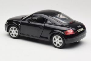 Audi TT 8N Musta Revell 1:18 08953 Metalli — kuva 7 / 8