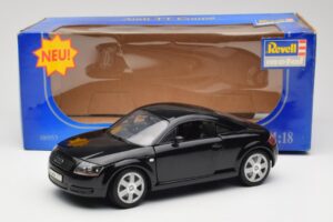 Audi TT 8N Musta Revell 1:18 08953 Metalli — kuva 8 / 8