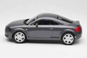 Audi TT 8N Coupe Grey Metallic Minichamps 1:18 155017020 Metalli — kuva 3 / 6