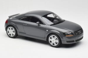 Audi TT 8N Coupe Grey Metallic Minichamps 1:18 155017020 Metalli — kuva 4 / 6