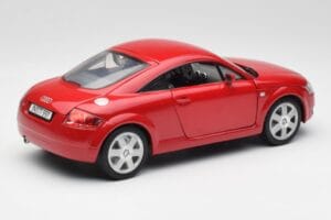 Audi TT 8N Coupe Punainen Revell 1:18 89909092 Metalli — kuva 3 / 8