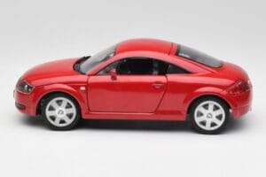 Audi TT 8N Coupe Punainen Revell 1:18 89909092 Metalli — kuva 4 / 8