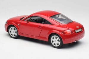 Audi TT 8N Coupe Punainen Revell 1:18 89909092 Metalli — kuva 7 / 8