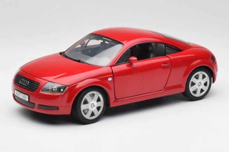 Audi TT 8N Coupe Punainen Revell 1:18 89909092 Metalli