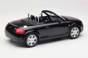 Audi TT 8N Roadster Black Metallic Minichamps 1:18 155017030 Metalli — kuva 2 / 6