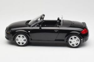 Audi TT 8N Roadster Black Metallic Minichamps 1:18 155017030 Metalli — kuva 3 / 6