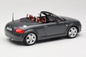 Audi TT 8N Roadster Harmaa Maisto 1:18 50346 Metalli — kuva 3 / 8