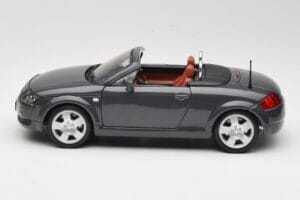 Audi TT 8N Roadster Harmaa Maisto 1:18 50346 Metalli — kuva 4 / 8
