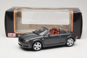 Audi TT 8N Roadster Harmaa Maisto 1:18 50346 Metalli — kuva 8 / 8