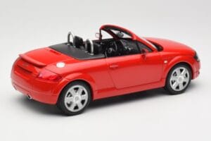 Audi TT 8N Roadster Punainen Minichamps 1:18 155017032 Metalli — kuva 2 / 6