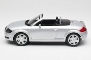 Audi TT 8N Roadster Silver Metallic Minichamps 1:18 155017031 Metalli — kuva 3 / 6