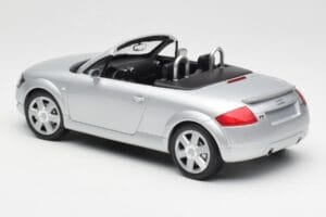 Audi TT 8N Roadster Silver Metallic Minichamps 1:18 155017031 Metalli — kuva 5 / 6