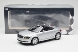 Audi TT 8N Roadster Silver Metallic Minichamps 1:18 155017031 Metalli — kuva 6 / 6