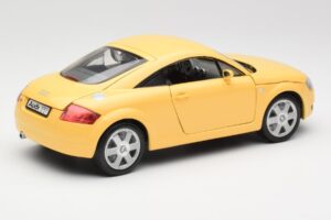 Audi TT 8N Keltainen Revell 1:18 08954-M1 Metalli — kuva 3 / 8