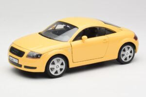 Audi TT 8N Keltainen Revell 1:18 08954-M1 Metalli