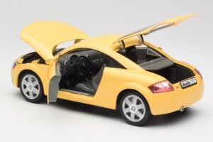 Audi TT 8N Keltainen Revell 1:18 08954-M1 Metalli — kuva 5 / 8