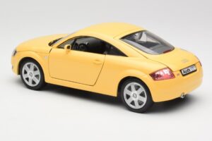 Audi TT 8N Keltainen Revell 1:18 08954-M1 Metalli — kuva 7 / 8