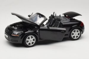 Audi TT 8N Roadster Musta Revell 1:18 8980 Metalli — kuva 2 / 8