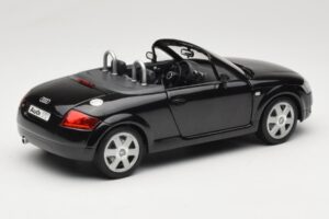 Audi TT 8N Roadster Musta Revell 1:18 8980 Metalli — kuva 3 / 8