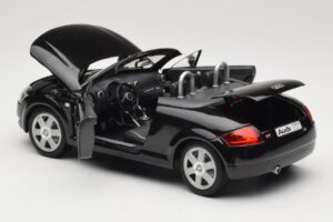 Audi TT 8N Roadster Musta Revell 1:18 8980 Metalli — kuva 5 / 8