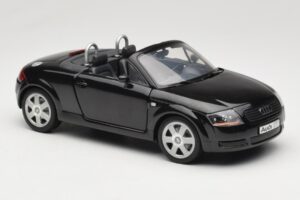Audi TT 8N Roadster Musta Revell 1:18 8980 Metalli — kuva 6 / 8