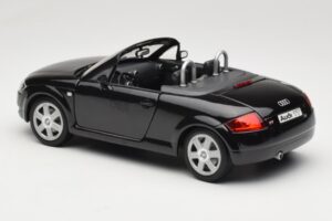 Audi TT 8N Roadster Musta Revell 1:18 8980 Metalli — kuva 7 / 8