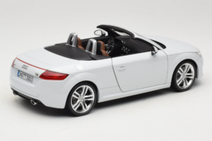Audi TT 8S Roadster Glacier White Minichamps 1:18 5011400515 Metalli — kuva 3 / 8