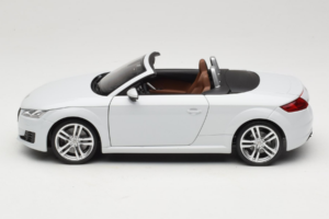 Audi TT 8S Roadster Glacier White Minichamps 1:18 5011400515 Metalli — kuva 4 / 8