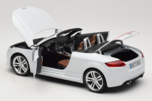 Audi TT 8S Roadster Glacier White Minichamps 1:18 5011400515 Metalli — kuva 5 / 8