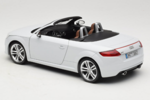Audi TT 8S Roadster Glacier White Minichamps 1:18 5011400515 Metalli — kuva 7 / 8