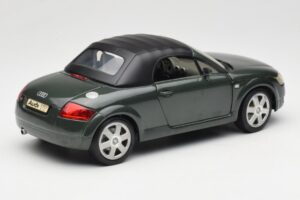Audi TT 8N Roadster Vihreä Revell 1:18 8979 Metalli — kuva 3 / 8