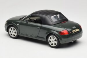 Audi TT 8N Roadster Vihreä Revell 1:18 8979 Metalli — kuva 7 / 8