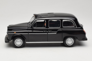 Austin FX4 London Taxi Musta Minichamps 1:18 180136000 Metalli — kuva 4 / 8