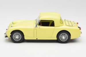 Austin-Healey Sprite Mk1 Keltainen Revell 1:18 8835 Metalli — kuva 4 / 8