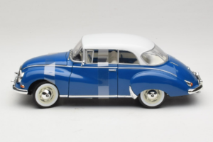 Auto Union 1000 S Coupe Sininen Valkoinen Revell 1:18 08909 Metalli — kuva 3 / 6