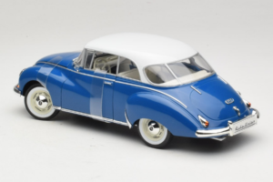 Auto Union 1000 S Coupe Sininen Valkoinen Revell 1:18 08909 Metalli — kuva 5 / 6