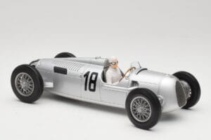 Auto Union Typ C #18 B. Rosemeyer Internationales Eifelrennen Nürburgring Winner 1936 Minichamps 1:18 155361018 Metalli — kuva 4 / 6