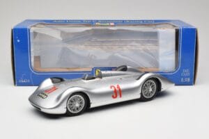 Auto Union Typ C Stromlinie #31 B. Rosemeyer 1937 Hopea Revell 1:18 08436 Metalli — kuva 8 / 8