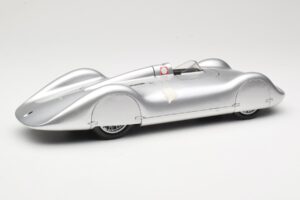 Auto Union Type C Streamliner #72 B. Rosemeyer World Record 1937 Revell 1:18 08420 Metalli — kuva 2 / 6