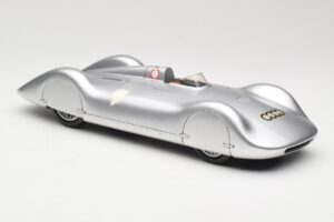 Auto Union Type C Streamliner #72 B. Rosemeyer World Record 1937 Revell 1:18 08420 Metalli — kuva 4 / 6