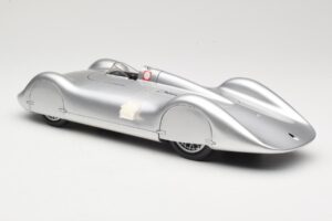 Auto Union Type C Streamliner #72 B. Rosemeyer World Record 1937 Revell 1:18 08420 Metalli — kuva 5 / 6