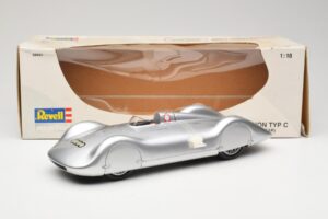 Auto Union Type C Streamliner #72 B. Rosemeyer World Record 1937 Revell 1:18 08420 Metalli — kuva 6 / 6