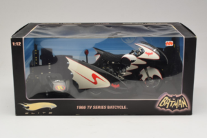 Batcycle & Sidecar Batman TV Series Hot Wheels 1:18 R0006 Metalli — kuva 2 / 2